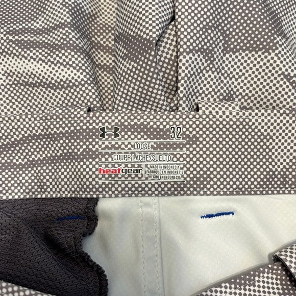 Under Armour Gray Cargo Shorts Lightweight Knee-Length - Picture 3 of 3